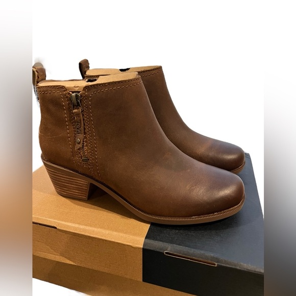 NIB Teva Women’s Anaya Waterproof Leather Booties in size 7.5 - Picture 4 of 9